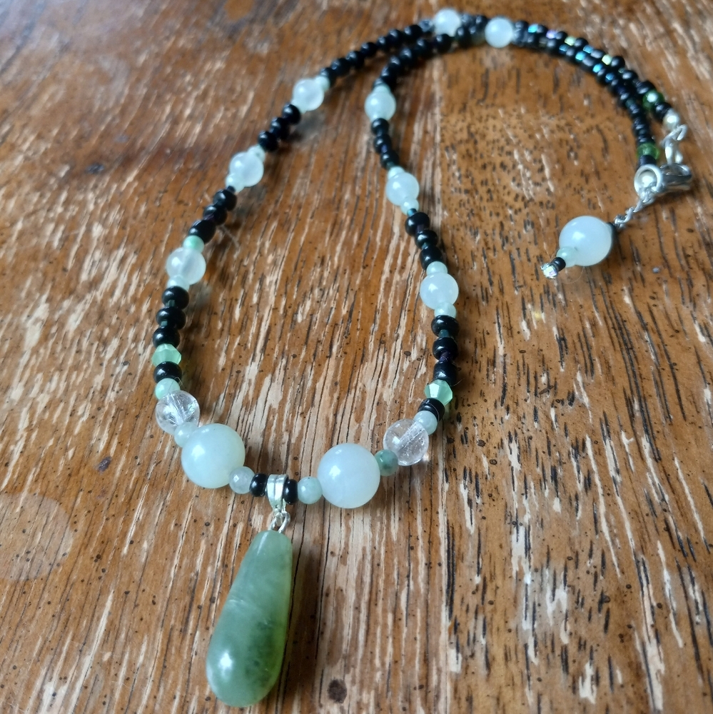 Jade Crystal Beaded Necklace!!!! - Picture 3 of 10